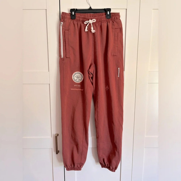 Nike Standard Issue Dri-Fit Men's Basketball Joggers in Rust Size Small - Picture 2 of 6